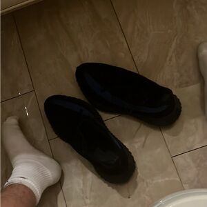 Yeezys sides 9.5